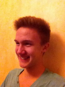 Luke Becker trug mit einem Einzel- sowie einem Doppelgewinn zum knappen Sieg der 4. Mannschaft bei.